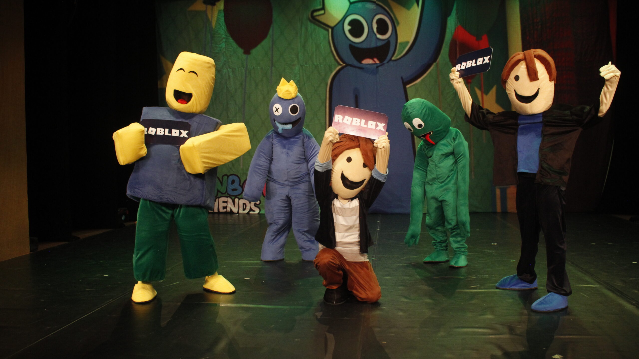 Roblox Rainbow Friends - Teatro para Família! 